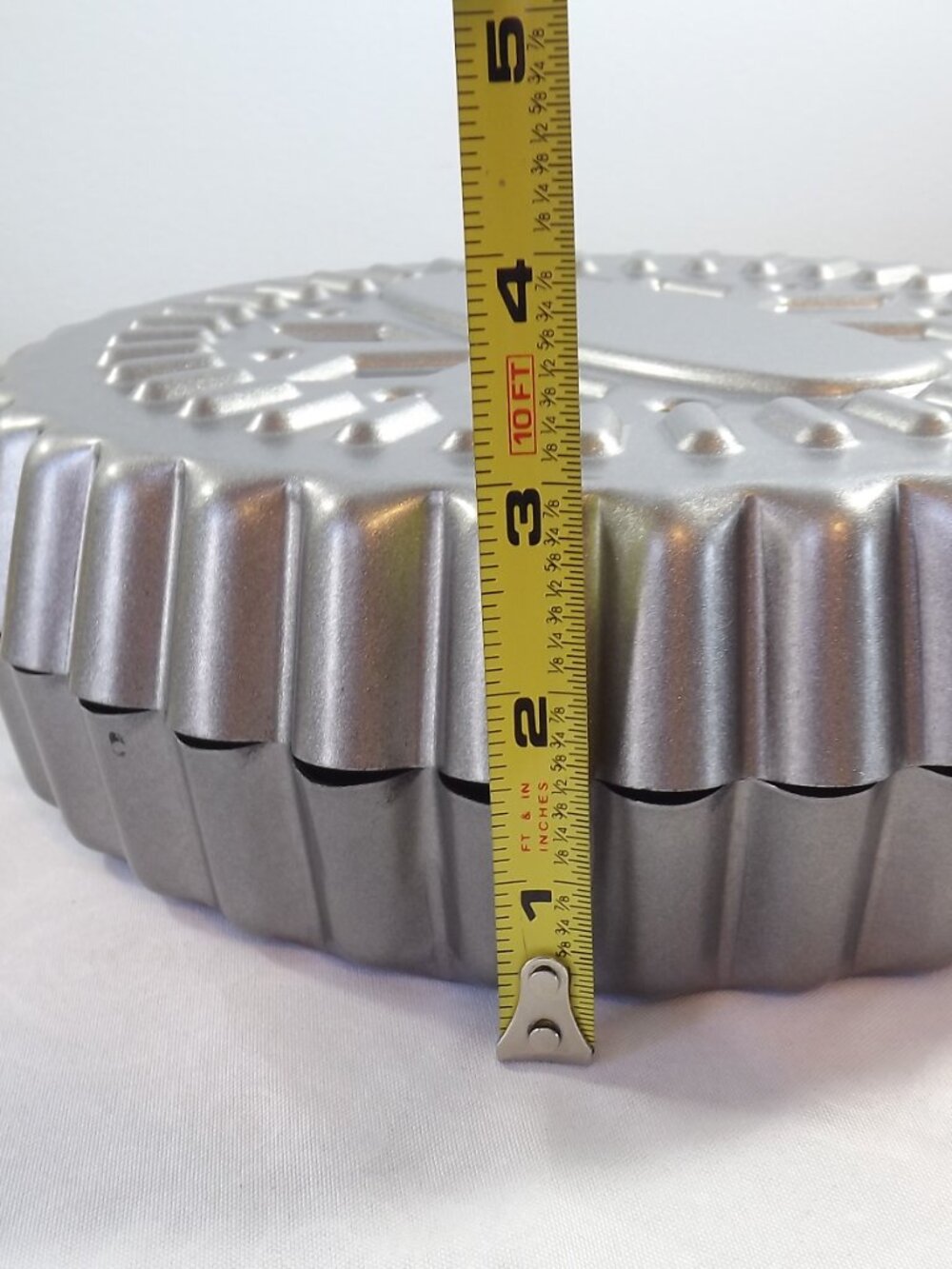 Nordic Ware Silver Cookie-Shaped Cake Pan Set - Picture 6 of 11
